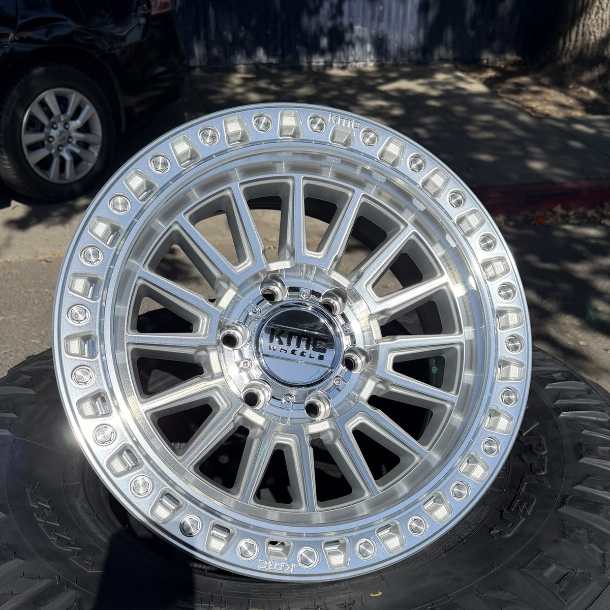 KMC KM557 Vista 17x8.5 Gloss Silver Machined wheel